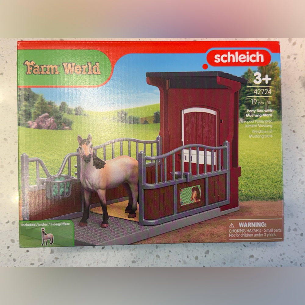 Schleich Farm World 42724 Pony Box with Mustang Mare - NEW